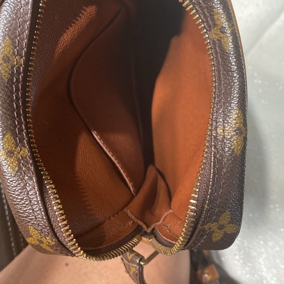Authentic Louise Vuitton Danube - Picture 5 of 11